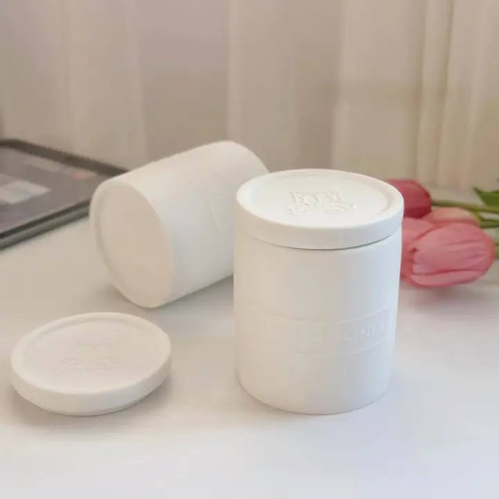 マット仕上げの浮彫りデザイン 陶器製小物入れ【蓋付き・キャンドルカップ・アロマ用】