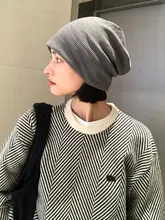 無地デザインの春秋用ニット帽【女性用・スタイル・トレンド】