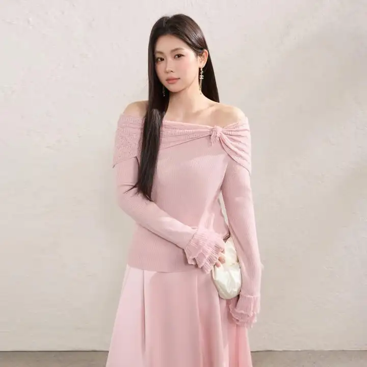ピンクレースのオフショルダー修身ニットトップスとAラインスカート【大きいサイズ・秋用】（セットアップ対応）
