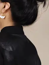 エレガントなデザイン！925シルバー製 白鹅绒の月牙泉風イヤリング【新中式】