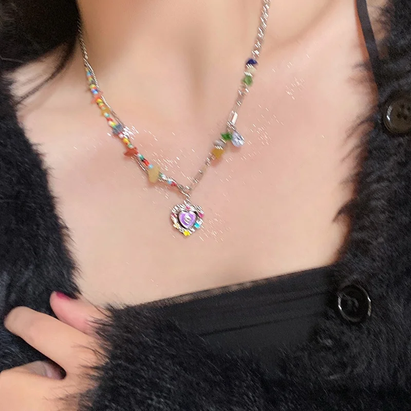七色石のハート型ドロップエナメルネックレス：女性向けの個性とおしゃれを実現する夏用アクセサリー