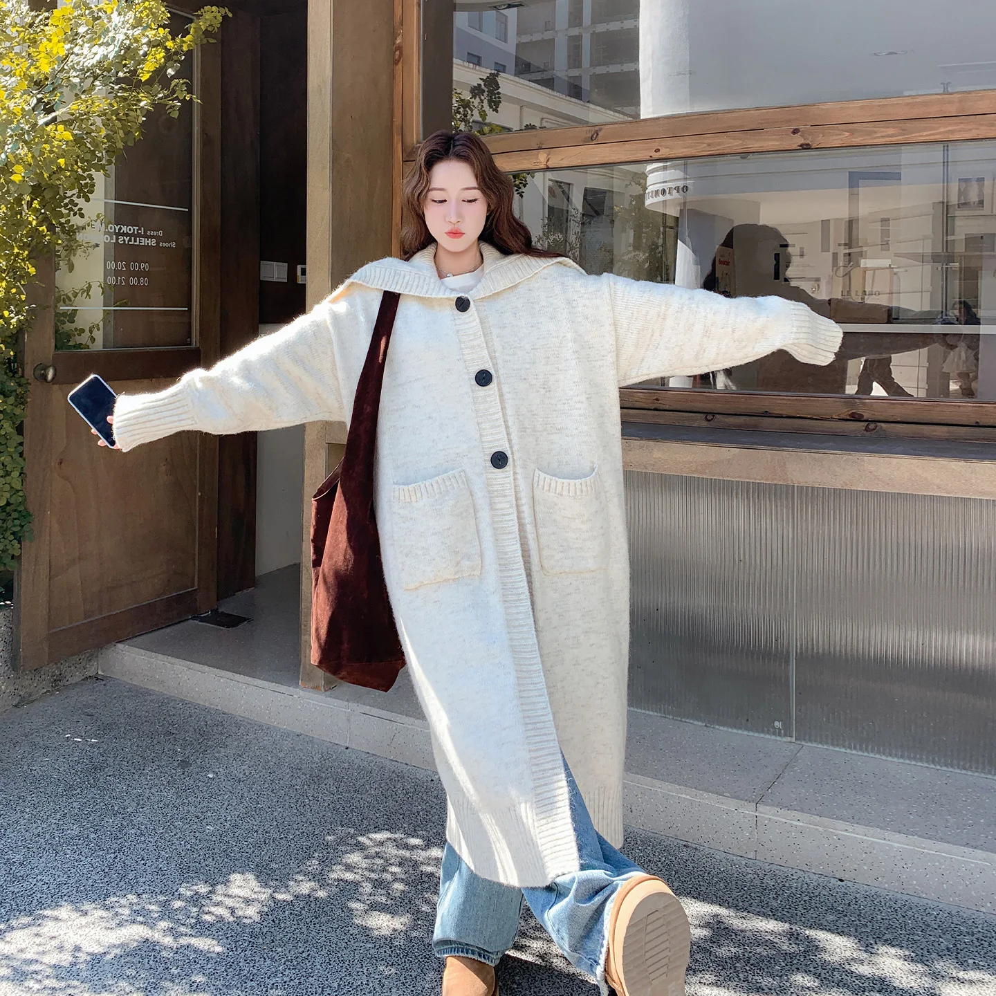 肩掛けカーディガンが落ちない理由は？長めのロング丈で通勤からデートまで活躍する秘密