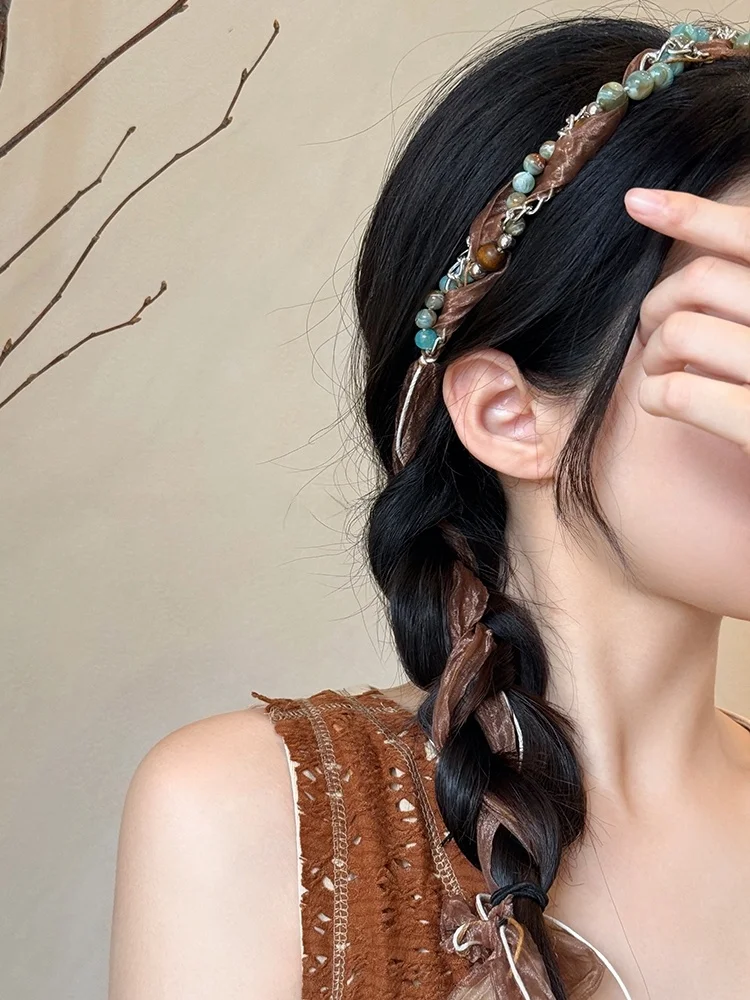 ボヘミアンテイストのレトロヘアアクセサリー：hooked vintage と民族風の融合スタイル