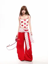 リンゴプリントのレトロY2Kスタイル タンクトップ【女性用・夏用・スリムフィット・ノースリーブ】