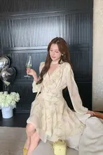 フレンチスタイルの長袖Vネック花柄ロングドレス【極上の柔らかさ・ウエストマーク・ミニ丈・小柄向け】