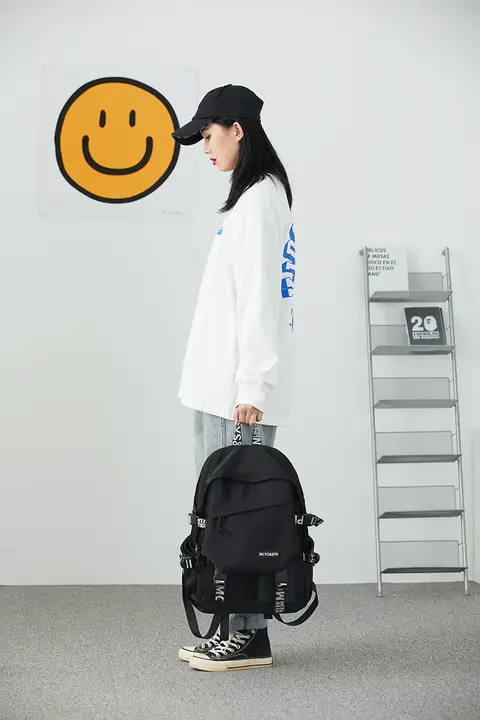 大容量リュックサック【男女兼用・シンプルデザイン・旅行や学校に最適】