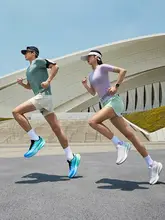 ランニングシューズ【男女兼用・クッション性・軽量デザイン】