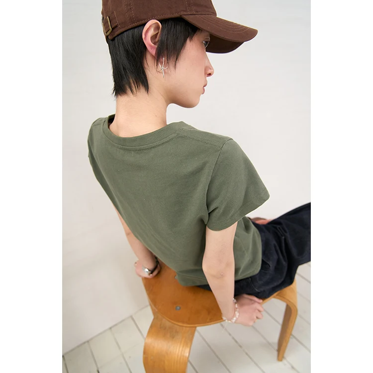 スマートカジュアルTシャツの選び方は？4選で通勤から日常まで自在に活用できる