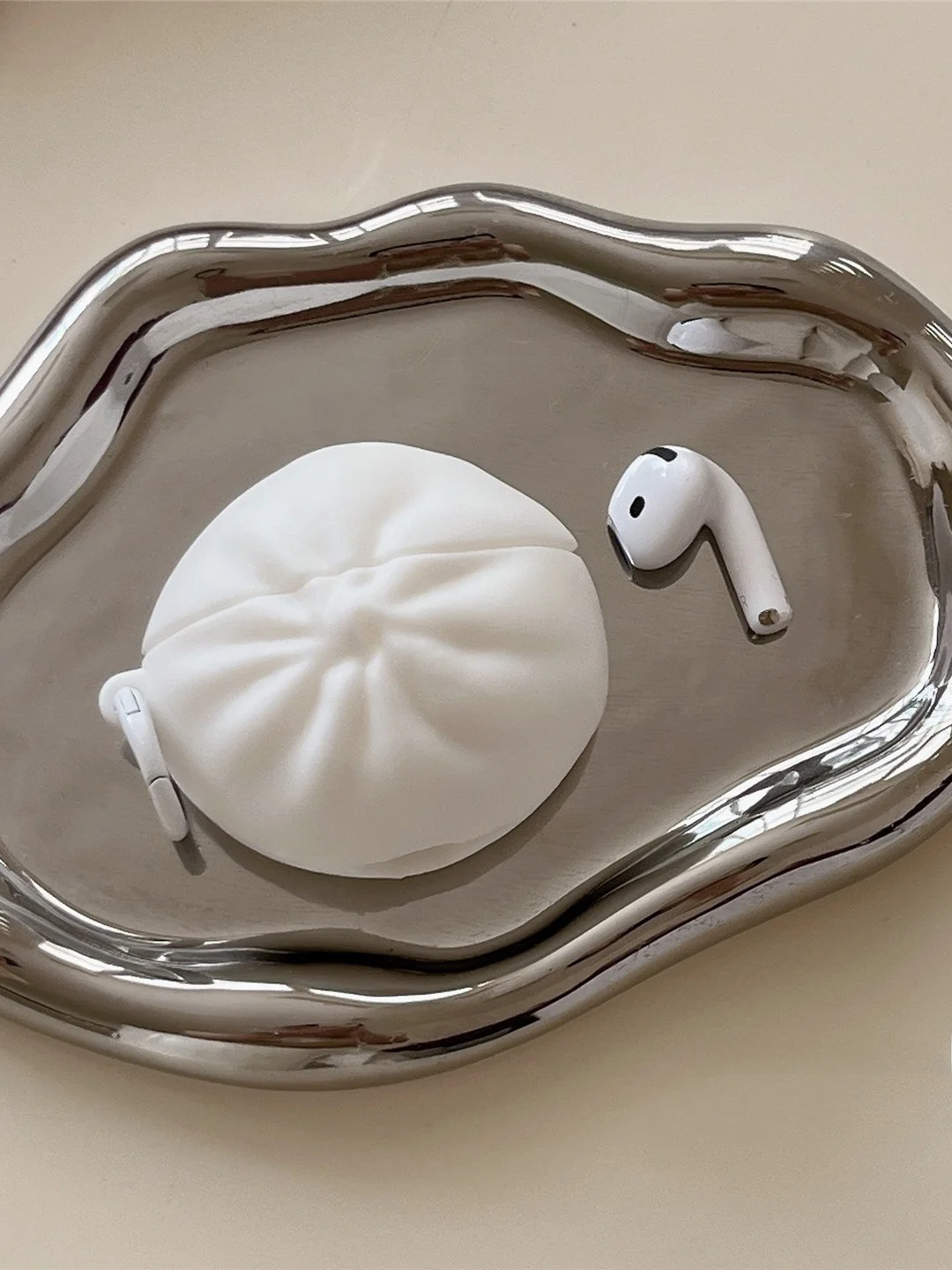 AirPods Pro を装着するときの感じ方は？その「装着イメージ」を、日常のなかで体感する