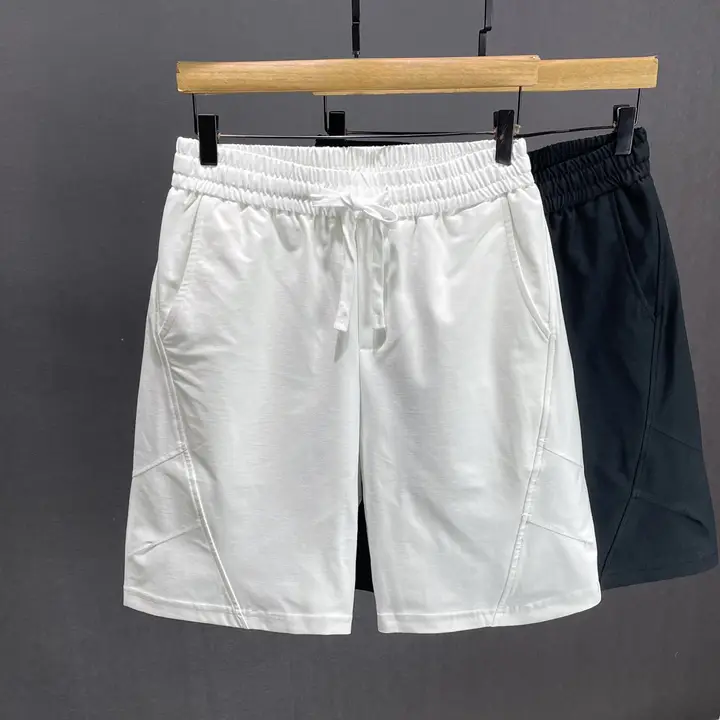 フィットの白いショートパンツ【ウエストゴム・夏用・カジュアル・メンズ】