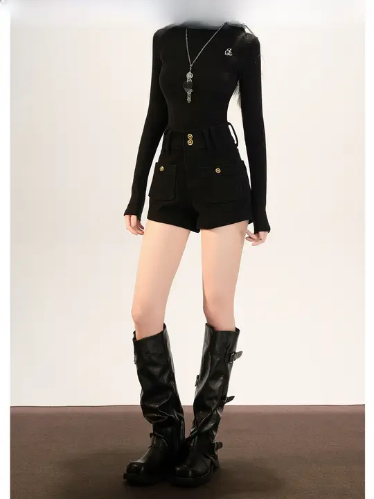 高級感あるブラックハイウエストブーツカットショートパンツ【冬用・Aライン・カジュアル】（セットアップ対応）