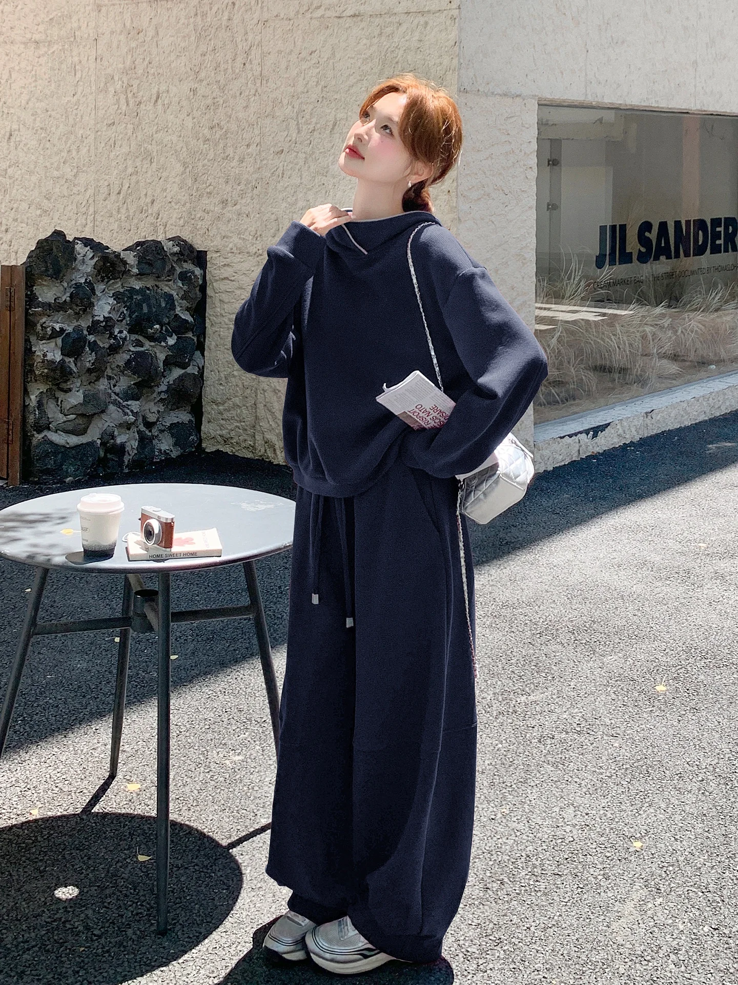 女性服 ブランド で秋のスタイルを決めるには？亭若深のカジュアルセットアップがおすすめの理由
