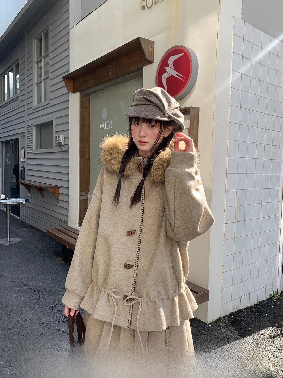 寒色系カラー服の取り入れ方は？5選で冬の日常を落ち着きと美しさで彩る