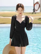 長袖のワンピース水着【プラスサイズ・保守的デザイン・体型カバー・華やかさ】