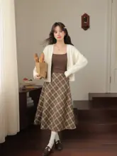 チェック柄のヴィンテージ風ハイウエストスカート【秋冬用・Aライン・ミディ丈】（セットアップ対応）