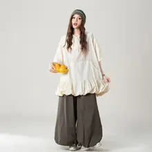 感のあるデザイン！フラワーベルスリーブのフード付きトップスとワイドパンツの夏用コーデ（セットアップ対応）