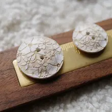 花柄模様の再生素材ボタン【イギリス製・フタ付き・直径18mm・直径23mm】