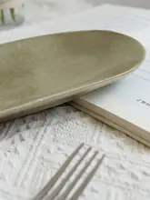 おしゃれな小さめの楕円形ビンテージ風陶器プレート【家庭用・ユニークなデザイン・魚形状】