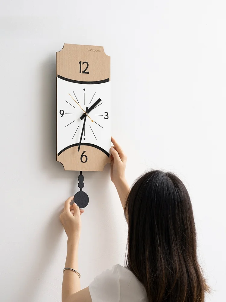 リビングに時計を置くなら、どんなデザインが心を和らげてくれるの？