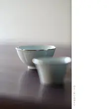 清物堂 主人用茶杯【柴窯素胎・銀口・影青花・馬蹄型】