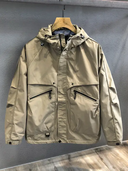 軽量防水仕様のフード付きアウトドアジャケット【メンズ・登山用・秋季・ゆったりデザイン】