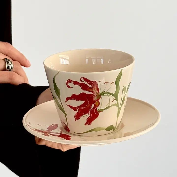 レトロな赤いカラン陶器製コーヒーカップ＆ソーサー【ラテアート・ハンドル付き・紅茶・ティータイム用】