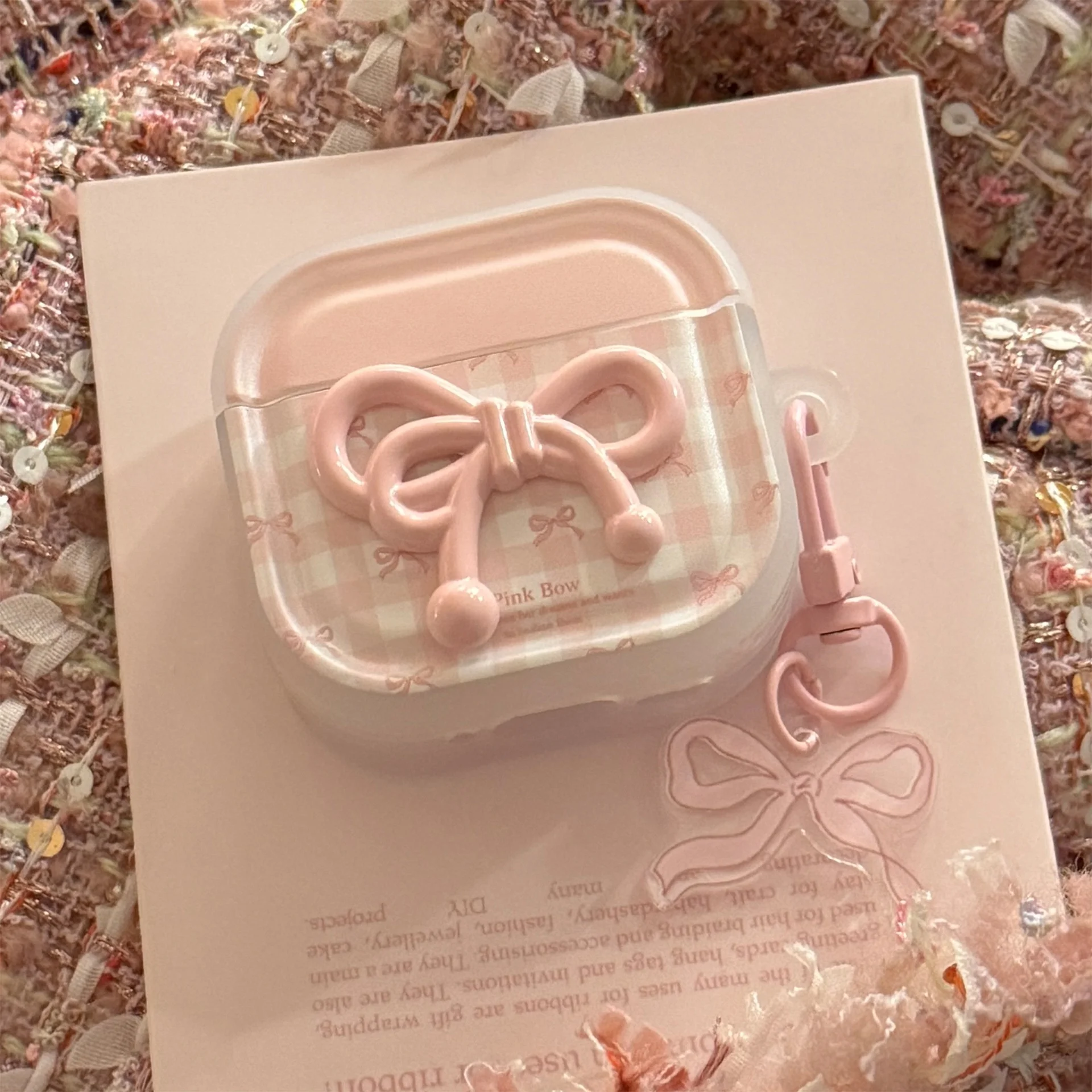 耳掛け ヘッドホン としての AirPods 用ケース：ピンクストライプリボンデザインの実用性と使い勝手