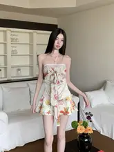 セクシービスチェトップとフラワープリントミニスカートのコーディネート（セットアップ対応）