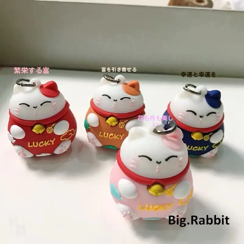 かわいい招財猫デザインのキーホルダー：高級感あるカップル向け自動車用アイテムの実用性とシーン別適用