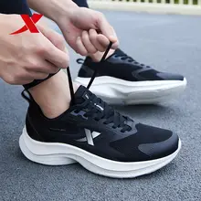 Xtep 男性用靴 メッシュ通気性 スニーカー 軽量ランニングシューズ