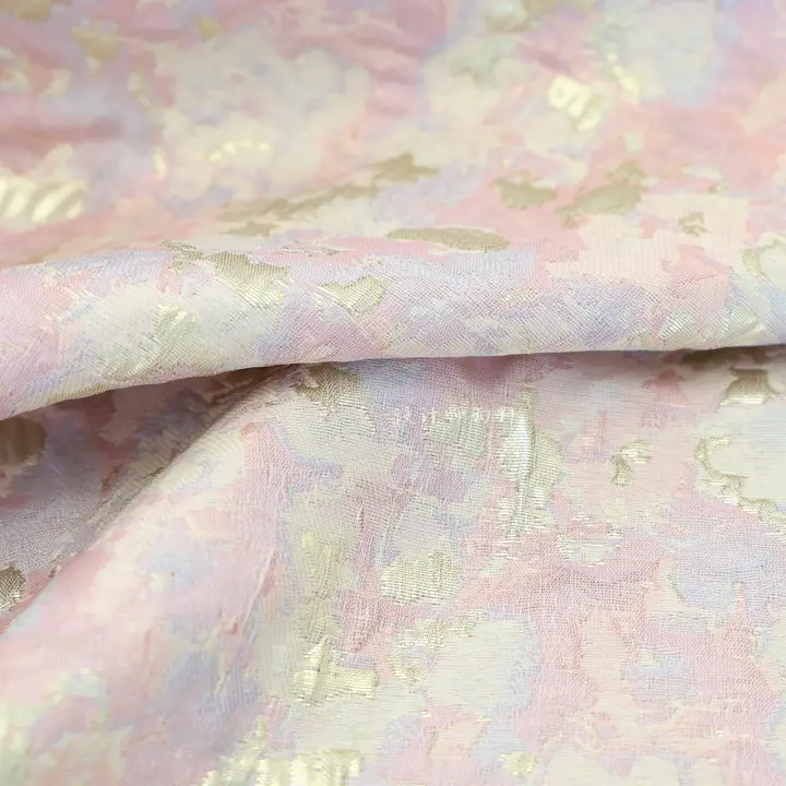 光沢があり柔らかい生地のピンク紫・金色油絵風刺繍ドレス用生地（セットアップ対応）
