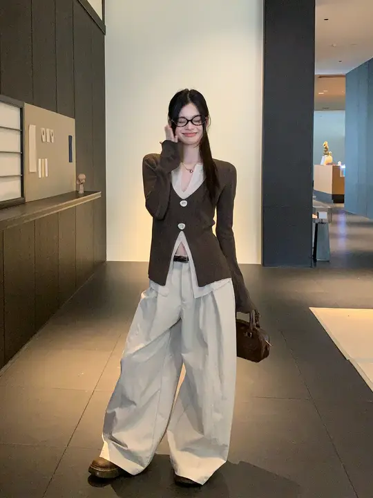 ナチュラルな色合いのウォッシュコットンワイドパンツ【フィット・ストレートシルエット】