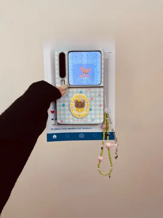 可愛い刺繍入りのポケット携帯電話ケース【グリーンチェック・星柄・二つ折り対応】