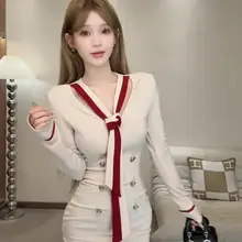 魅力的な色合わせのVネック長袖ワンピース【ファッション・秋用・タイトフィット・スリム効果・ヒップライン強調】