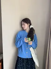 レトロな金ボタン付きニットカーディガン【女性用・スリムフィット・優しい雰囲気・合わせやすい上着】