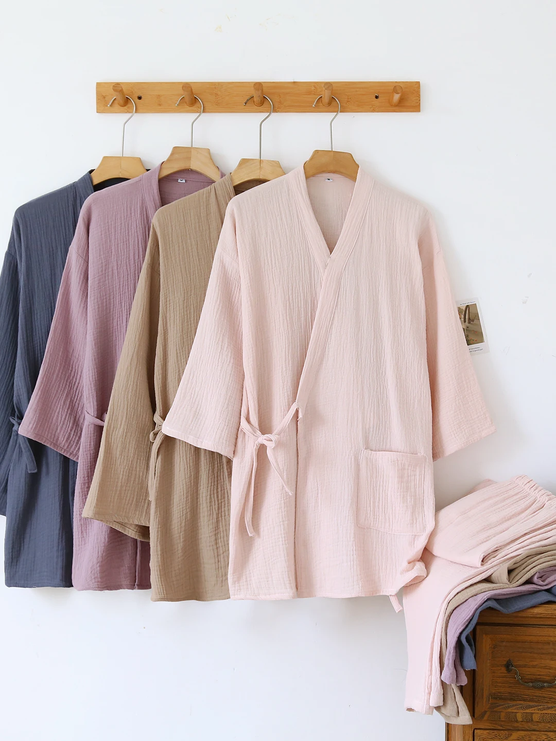 一泊二日荷物女性向けの軽量和服パジャマセット：シンプルなコットンガーゼ長袖の実用性と使い分け