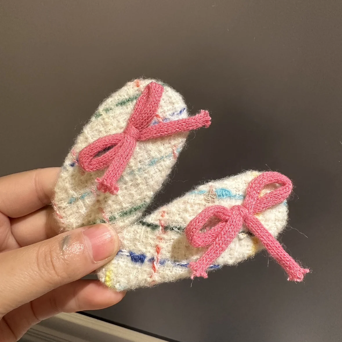 ピンク色リボンヘアクリップ：少女向けかわいいデザインの前髪固定に最適なアイテム