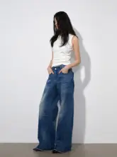 ウォッシュ加工デニムパンツ【V字ウエスト・ワイドレッグ・デザイン性抜群】
