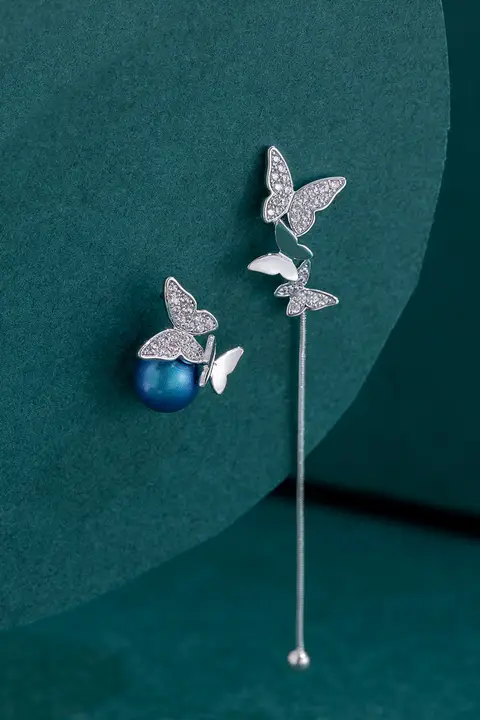 不対称バタフライ風デザインの仿真パールイヤリング【ピアス・純銀製】