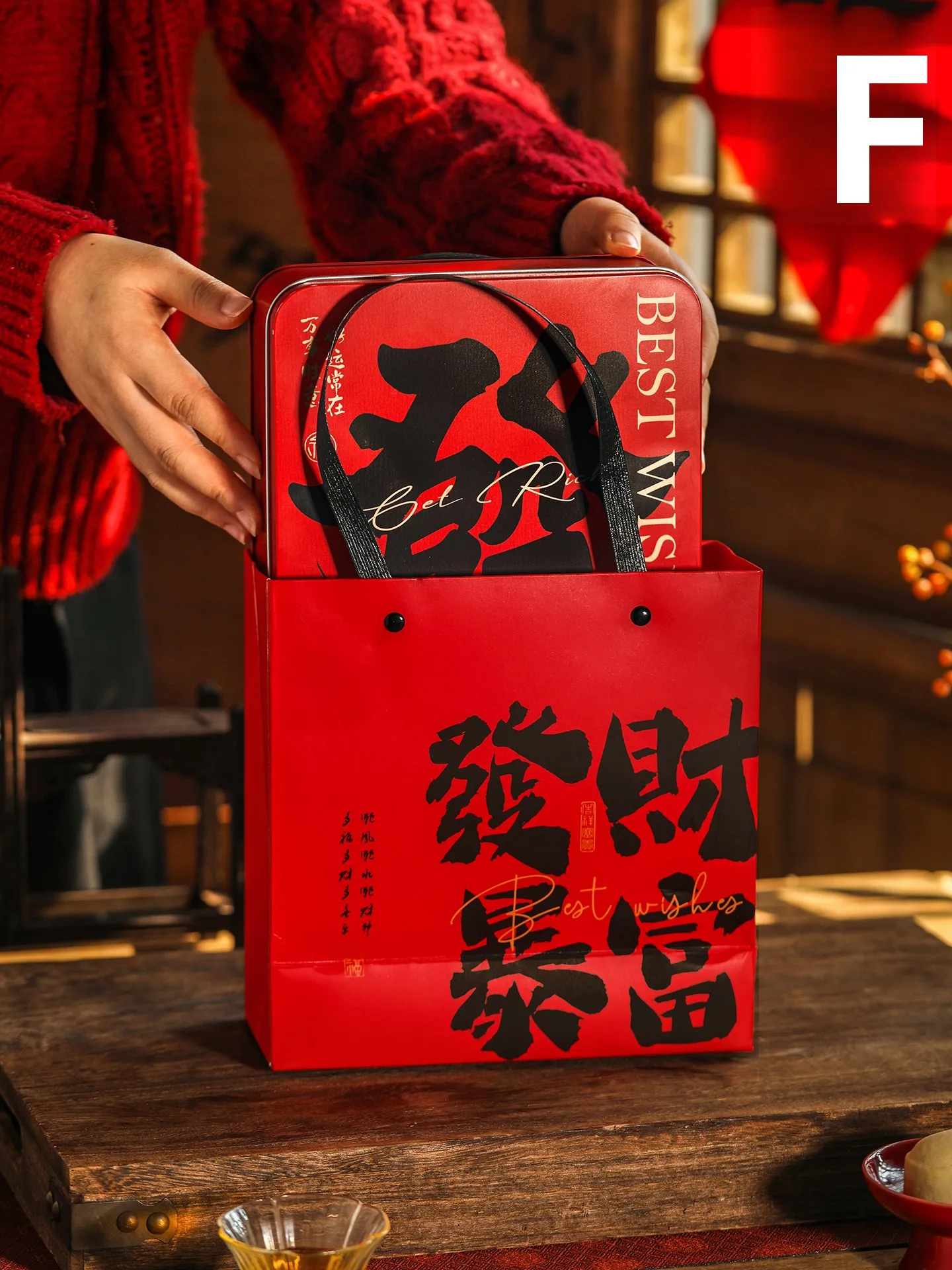 お年賀にぴったりなギフトは、本当に「おしゃれな四角い缶入りお菓子ギフトボックス」を選ぶべき？