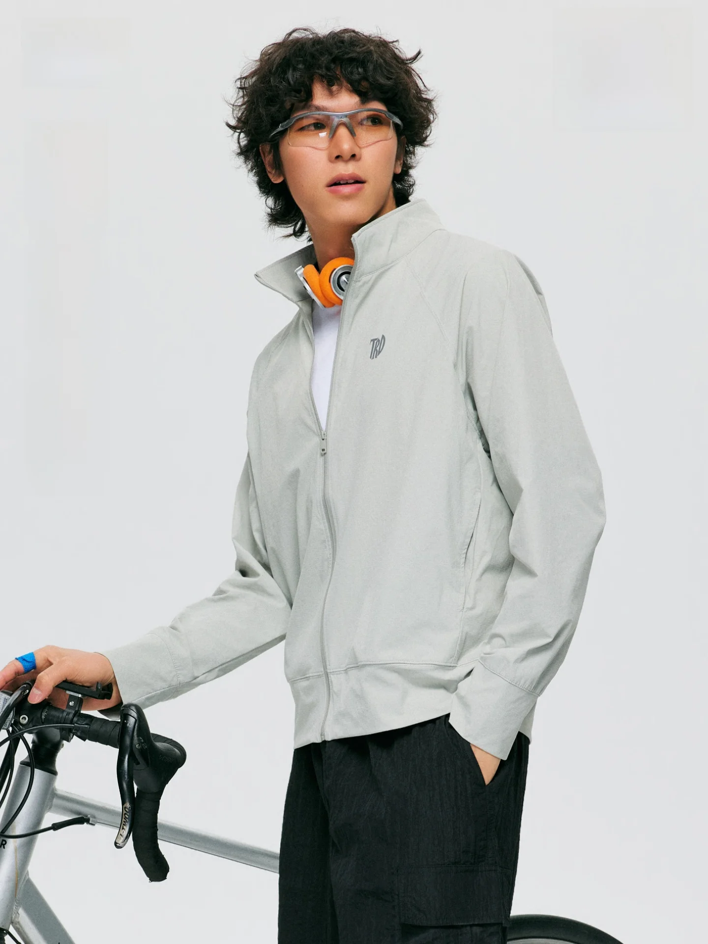 アウトドアスポーツ用UPF50+立衿日焼け防止ジャケット：夏の通勤と自転車走行に最適な紫外線対策グッズ