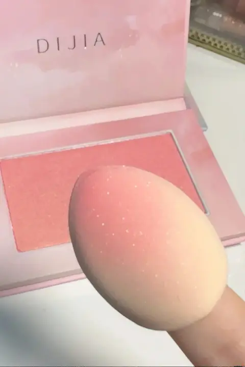 手指用ミニファンデーションスポンジ【気軽に持てる小型・隅まで塗りやすいデザイン】