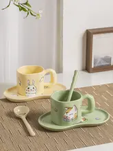 可愛らしいデザインの陶製マグカップ【大容量・コーヒーや朝食用】