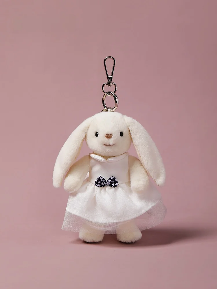 白色ドレスの微笑むウサギのキーホルダー付きぬいぐるみ：6歳女の子にぴったりのプレゼントアクセサリー