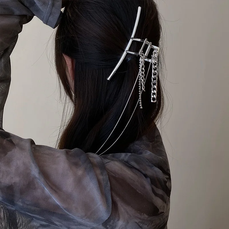 金属製 大型サメクリップ：デザインと耐久性を兼ね備えた女性向けヘアクリップ