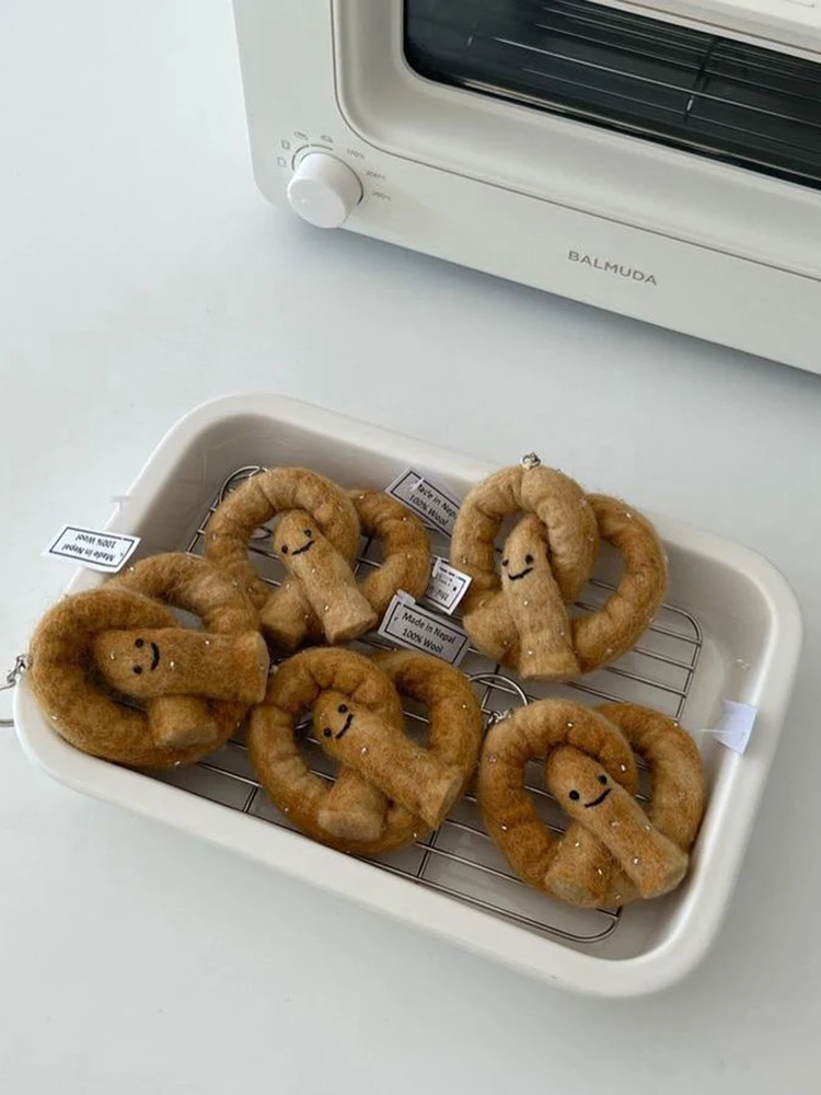 ネパール手作りウールフェルトブロッコリーとキノコのキーホルダー：ハンドメイド副業で売れるおすすめ商品の一つ