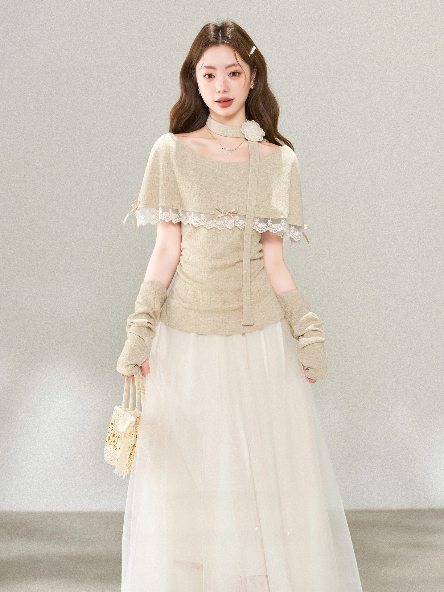 お花見スタイルの女性向けセットアップ：アプリコットガーゼの上着とスカート