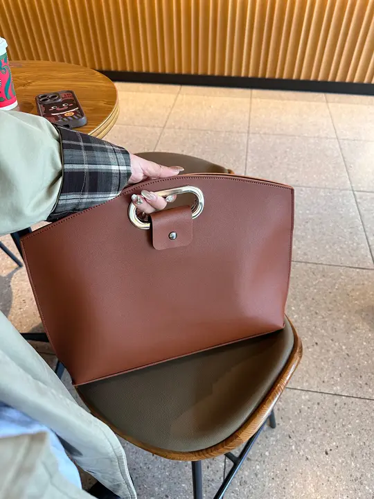 スタイリッシュなノートパソコン・タブレット用トートバッグ【シンプル・通勤用】