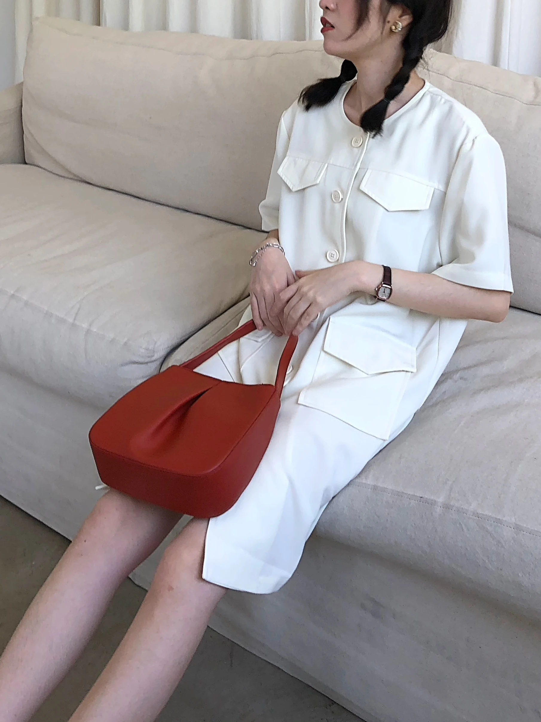 女子 ライン で失敗しない通勤スタイルは？ブルーのゆったりワンピースが解決する理由
