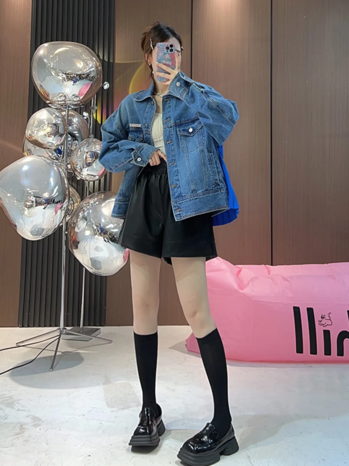 デニムジャケット コーデ 完全ガイド｜ゆったり感とバイカラーが自然な日常を演出